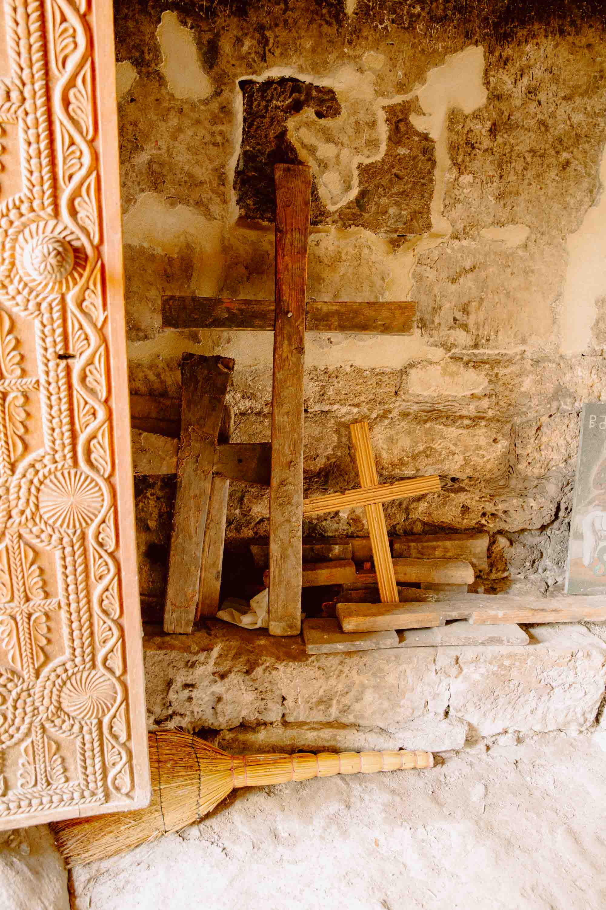 Views on Church of St. George (Ipkhi)