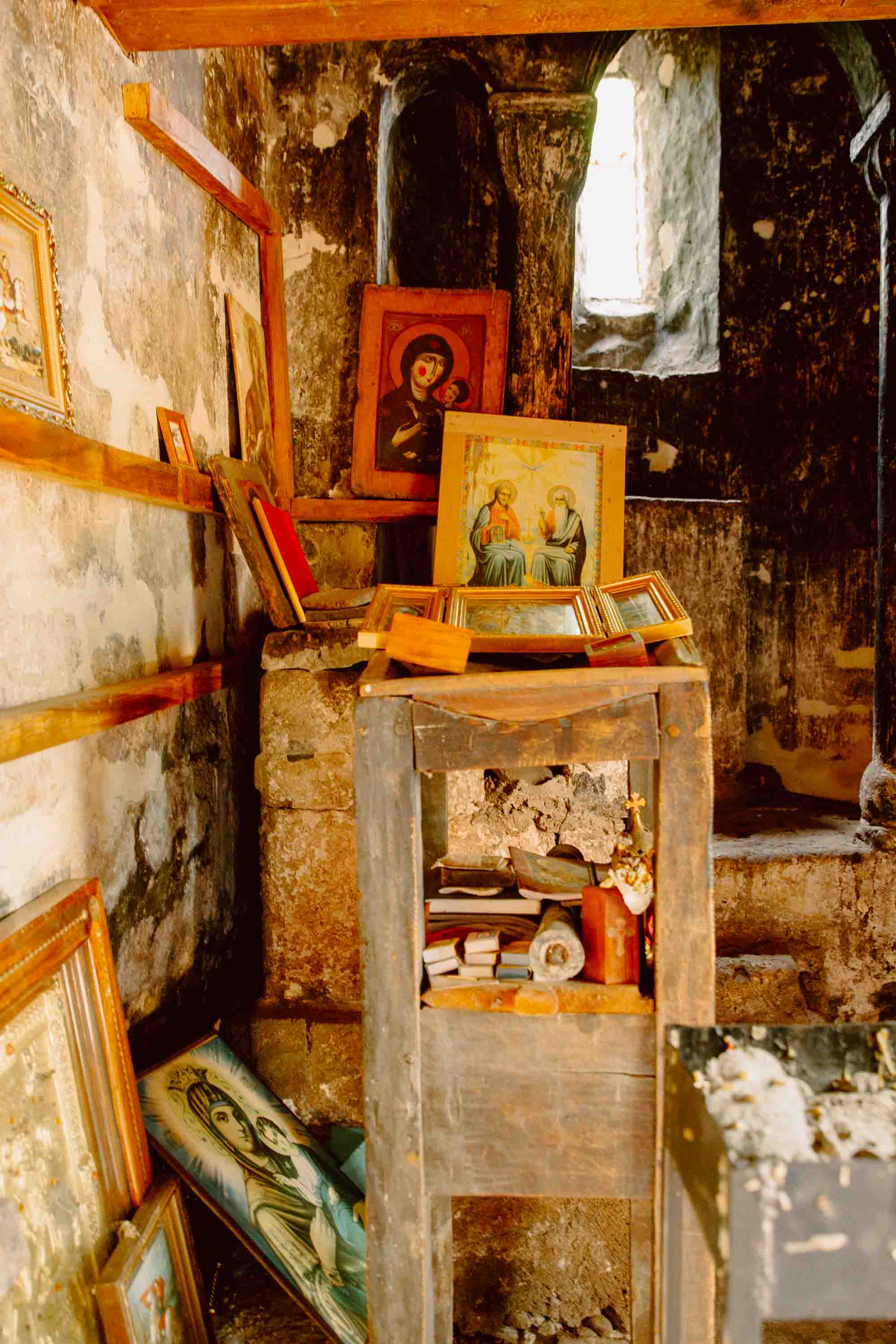 Views on Church of St. George (Ipkhi)