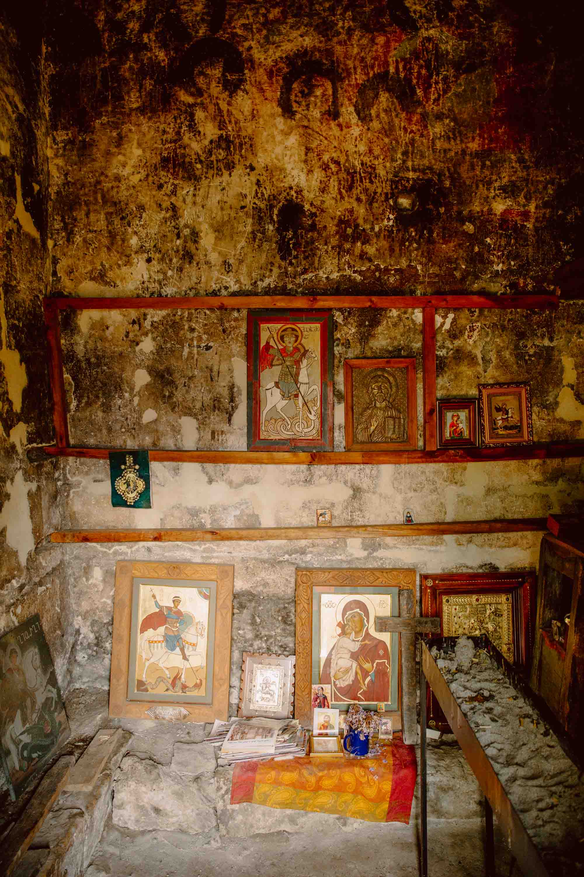 Views on Church of St. George (Ipkhi)